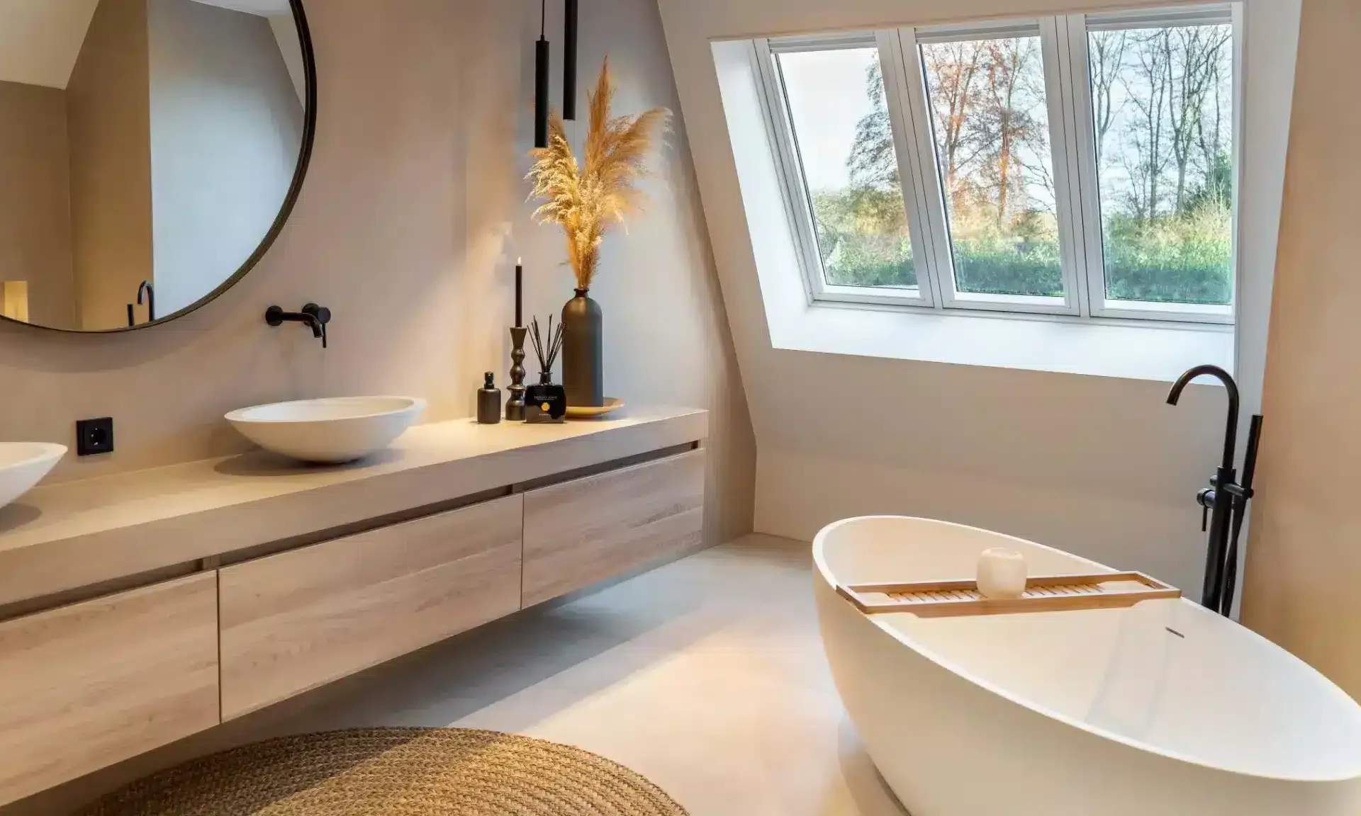 Badkamer van microcement dat zelf is aangebracht